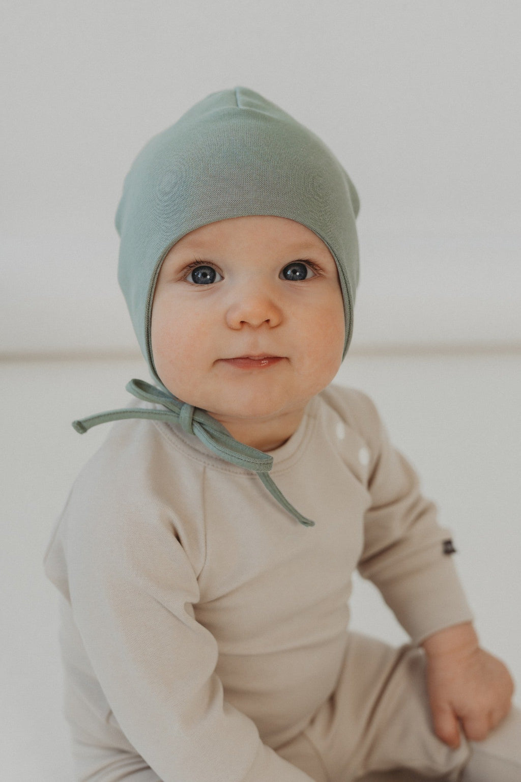 Ribbed cotton baby hat with secure chin ties and ear protection flaps for newborns. — view 3
