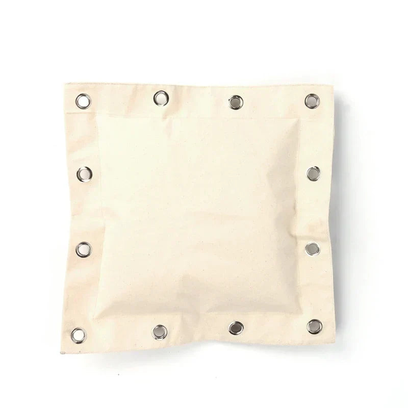 Wall-mounted boxing punching pad made of durable fabric measuring 40x40 cm for martial arts training