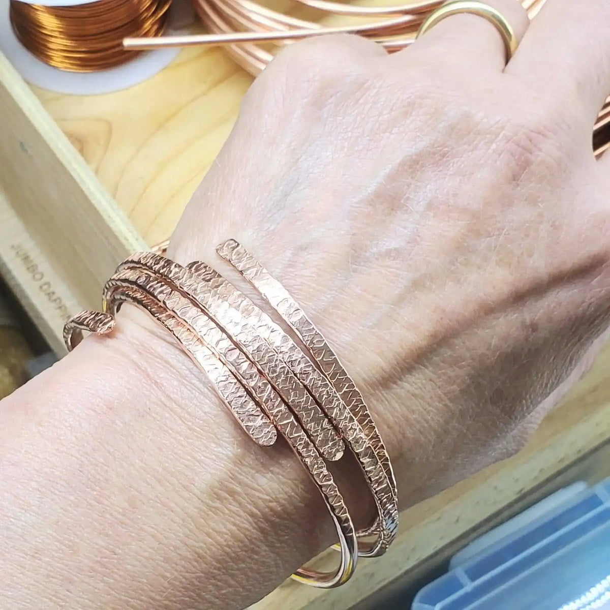 Handmade Adjustable 10 Gauge Copper Hammer Textured Overlap Bangle-3