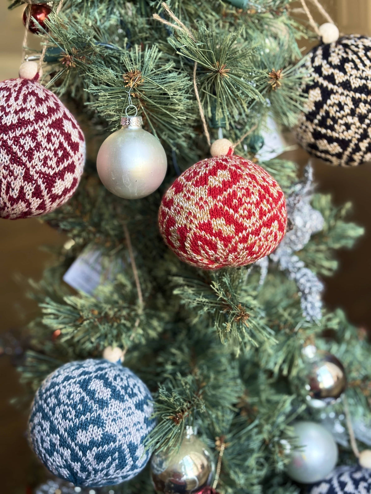 Zelta Crimson Knit Christmas Ornament-4