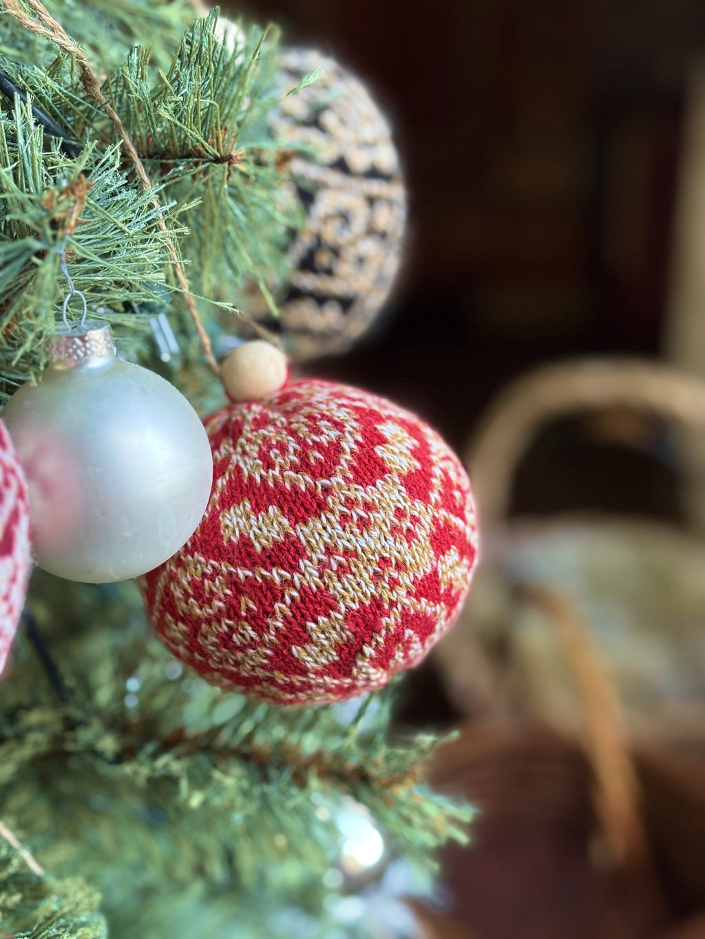 Zelta Amber Knit Christmas Ornament-1