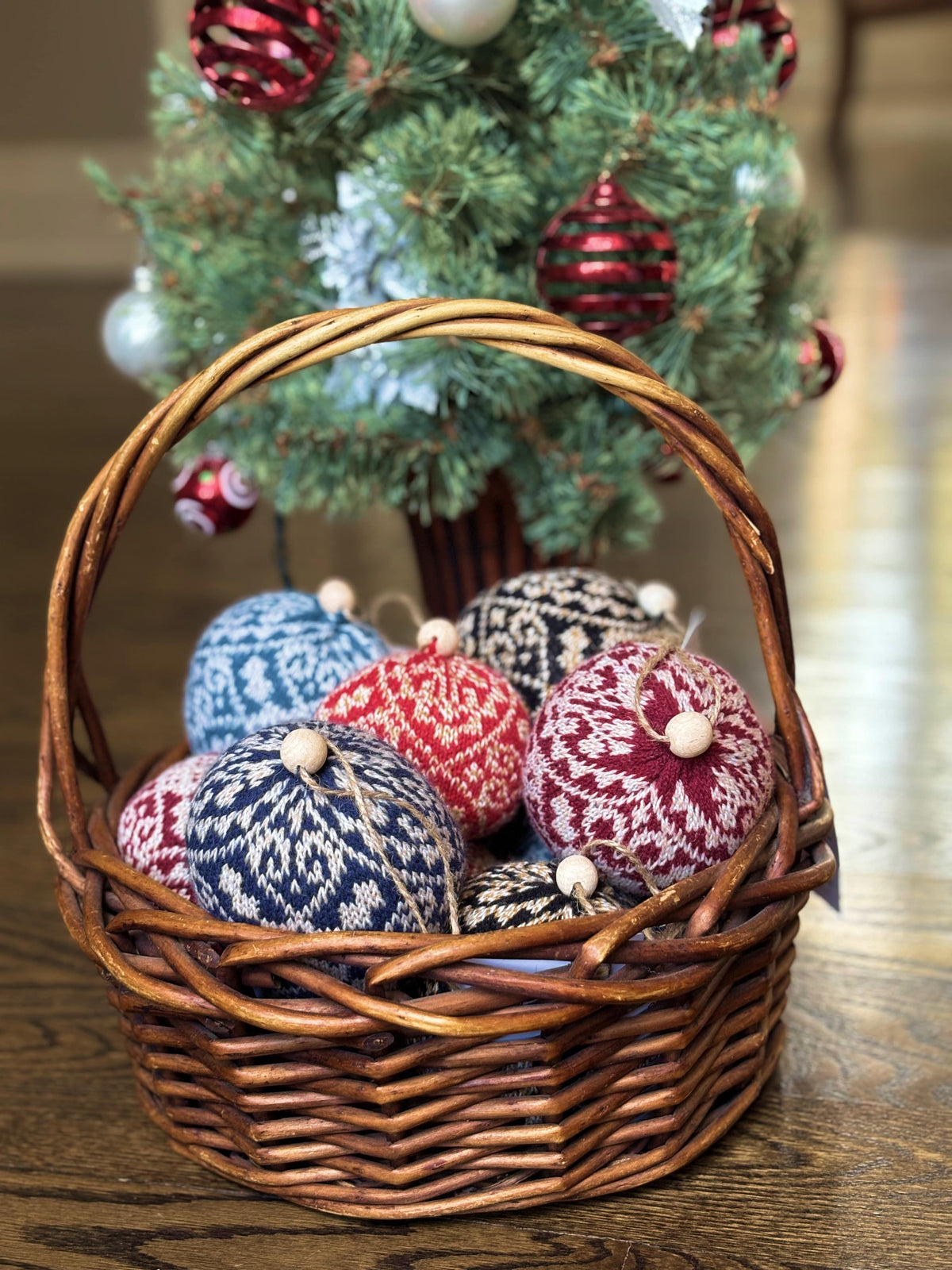Zelta Knit Christmas Ornaments - 5-Piece Set-1