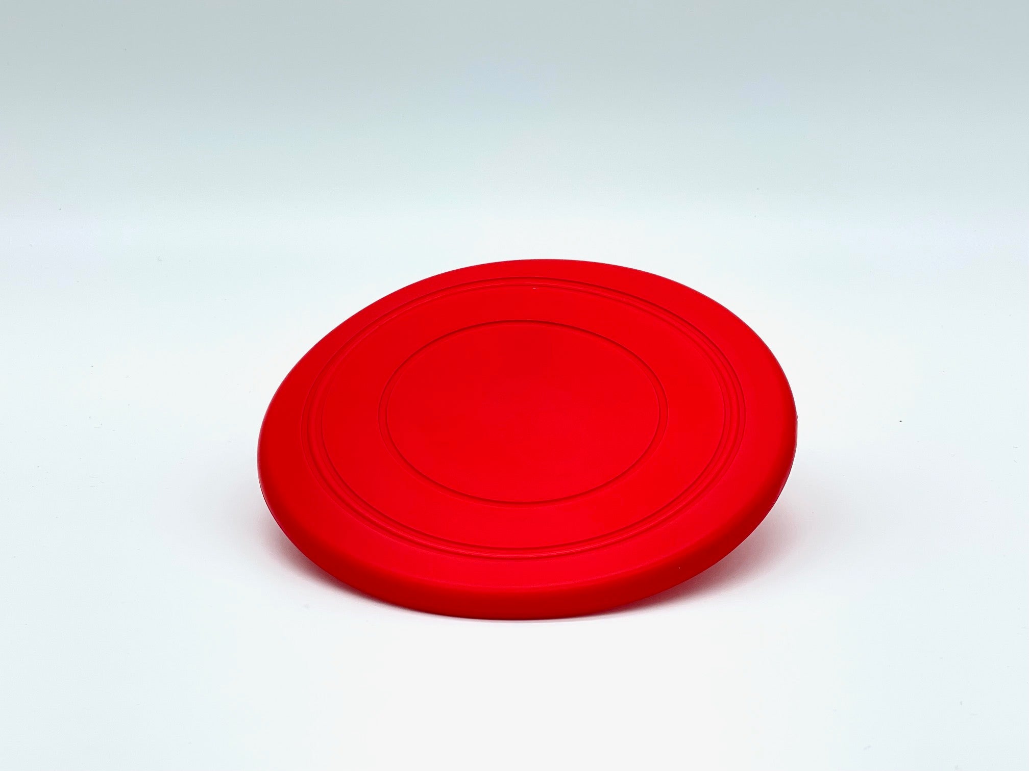 Fetch Me Frisbee dog toy, non-toxic flexible plastic flying disc for outdoor catch games. — view 3