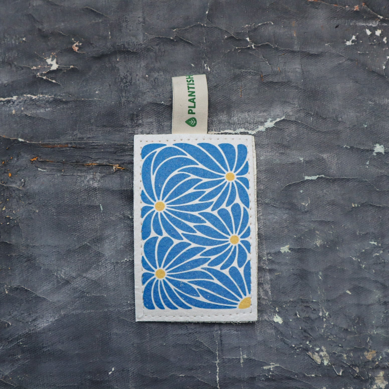 Blue Daisy compostable eco sponge with wood pulp, textured loofah, and a blue floral print pattern