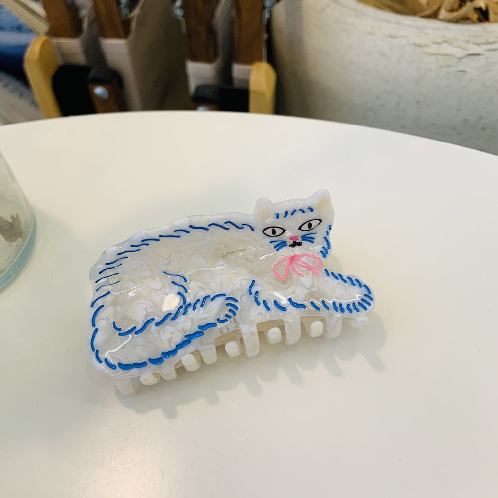 Hand-painted lazy cats hair claw clip made of eco-friendly cellulose acetate on a plain background — view 3