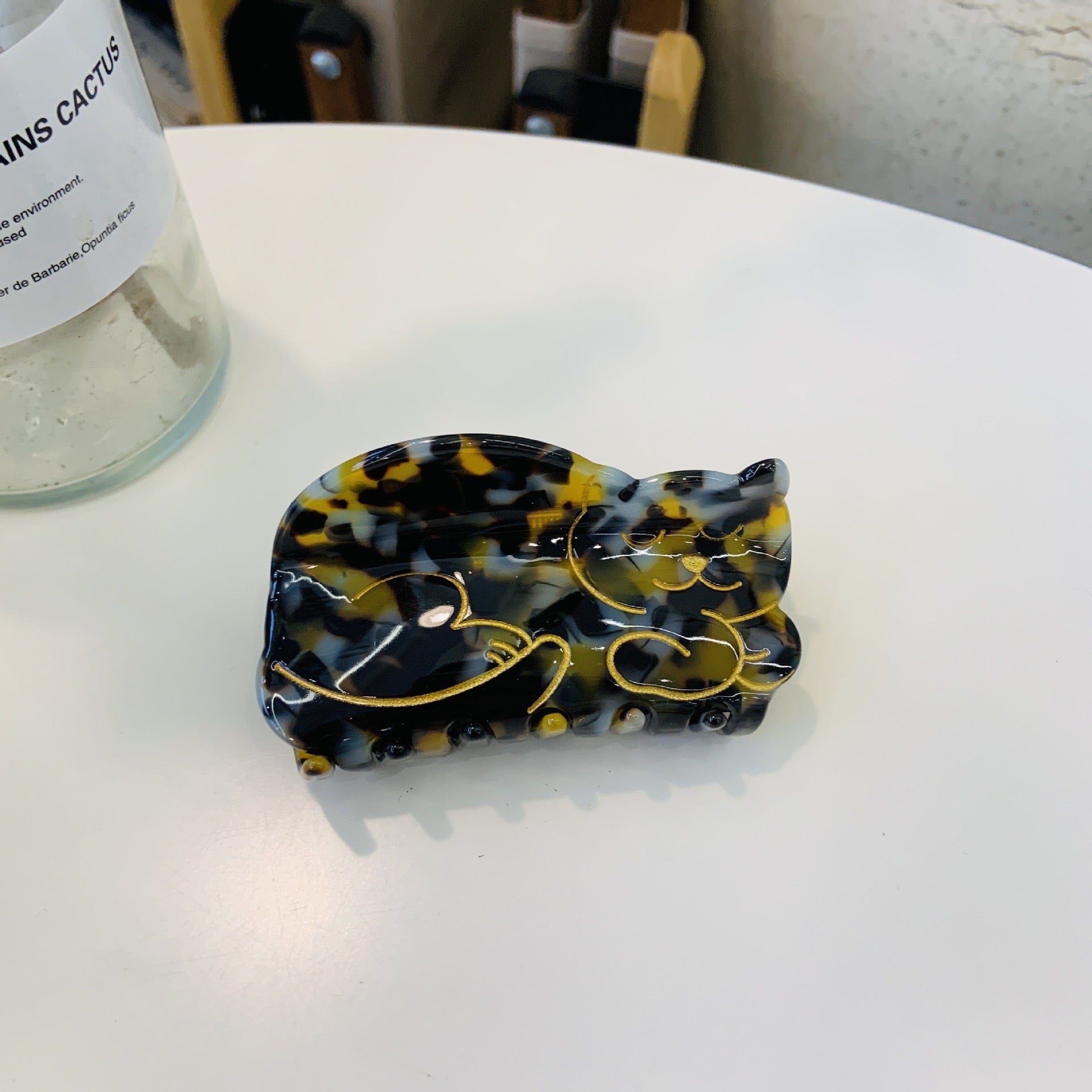 Hand-painted lazy cats hair claw clip made of eco-friendly cellulose acetate on a plain background — view 5