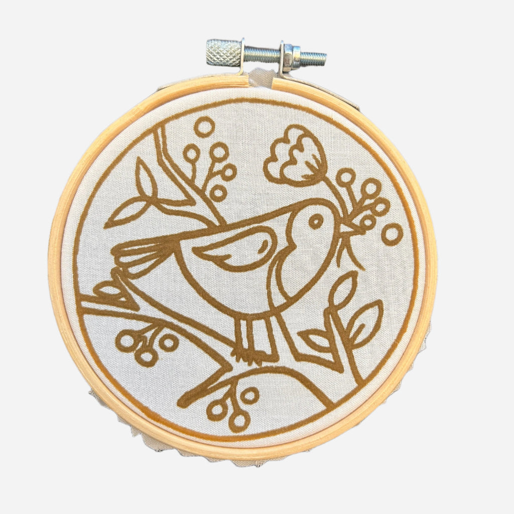 Cheeky Robin mini batik craft kit in a 10cm wooden display ring — view 2