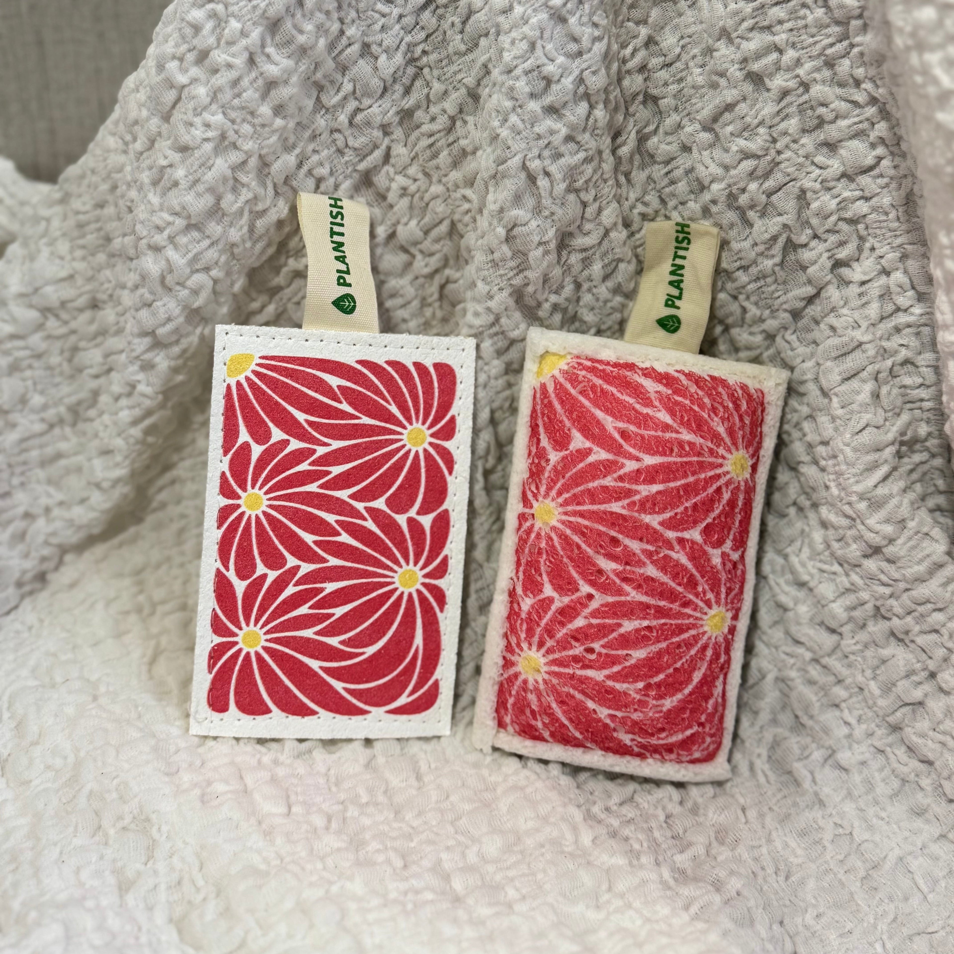 Red daisy print eco sponge made of natural loofah and wood pulp for kitchen dishwashing — view 3