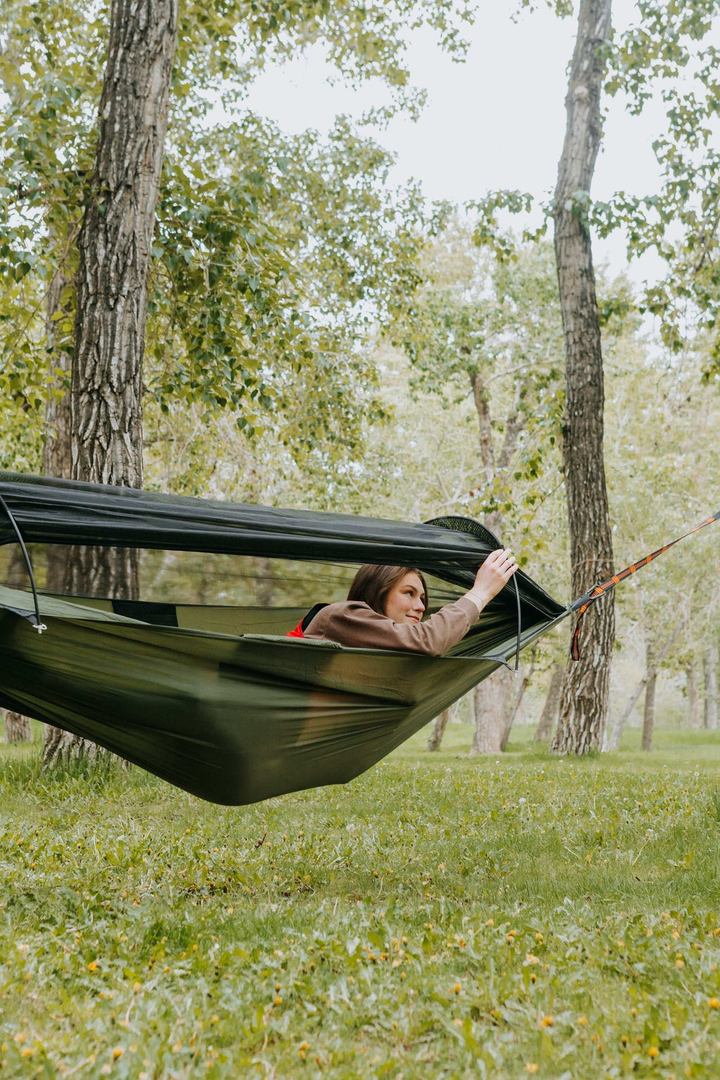 Portable camping hammock in ripstop nylon with built-in mosquito net and aluminum support poles — view 4