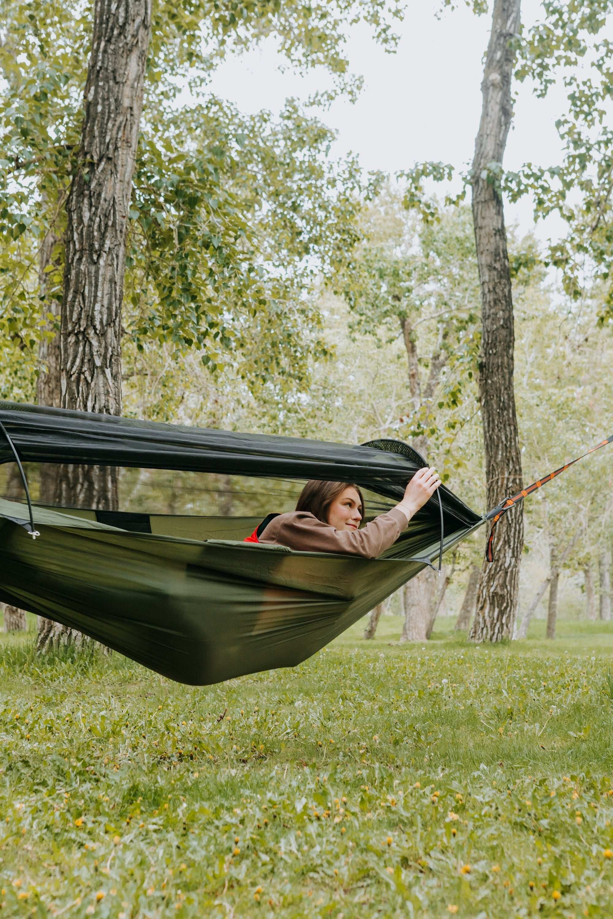 Portable camping hammock in ripstop nylon with built-in mosquito net and aluminum support poles — view 4