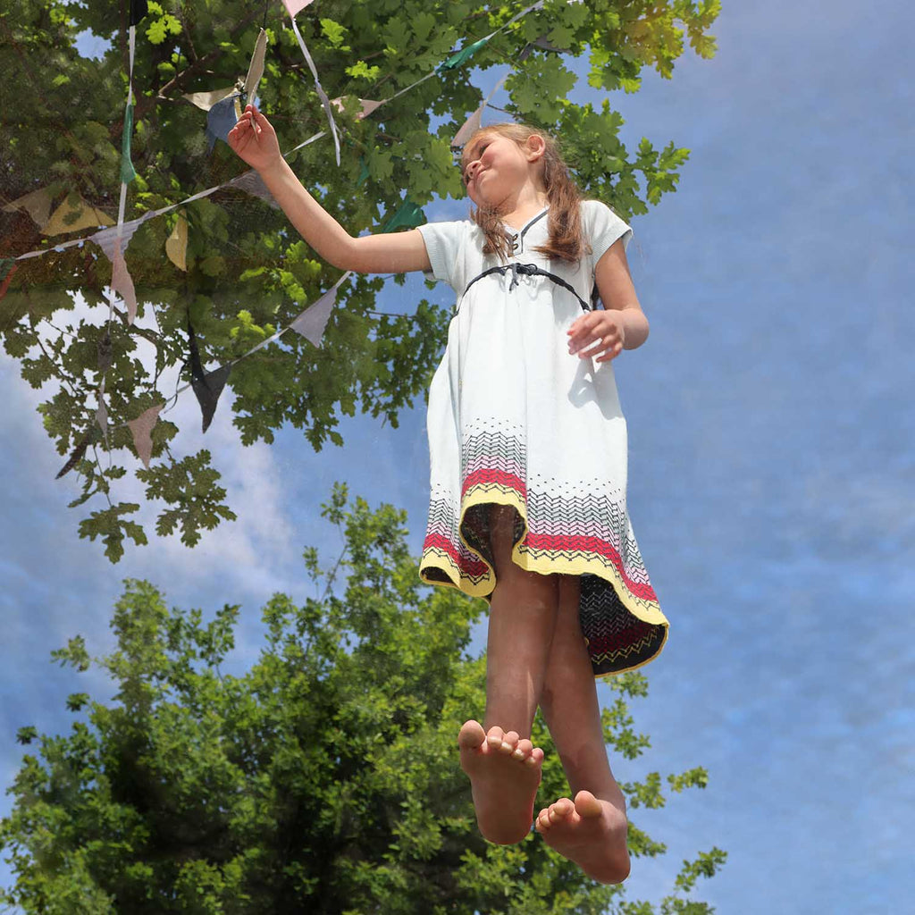Blue knitted spring dress for girls in organic cotton with natural coconut buttons — view 3