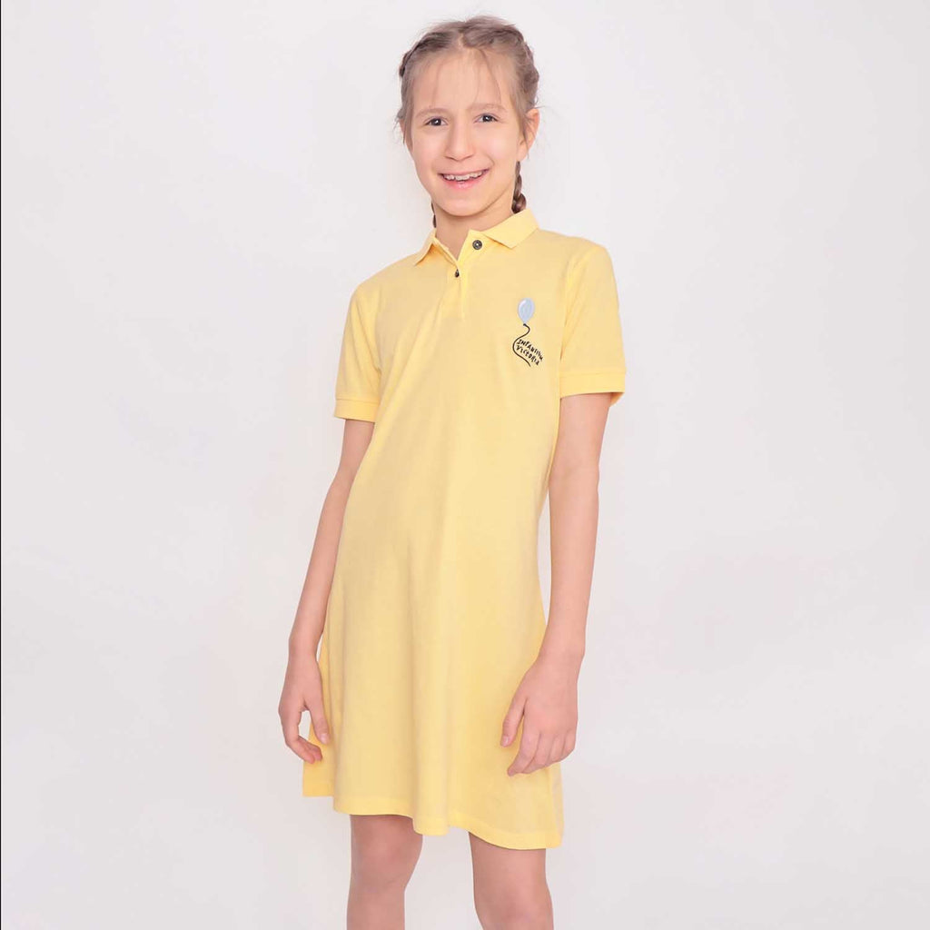 Yellow polo dress for girls in organic cotton with coconut shell buttons and front pocket — view 2