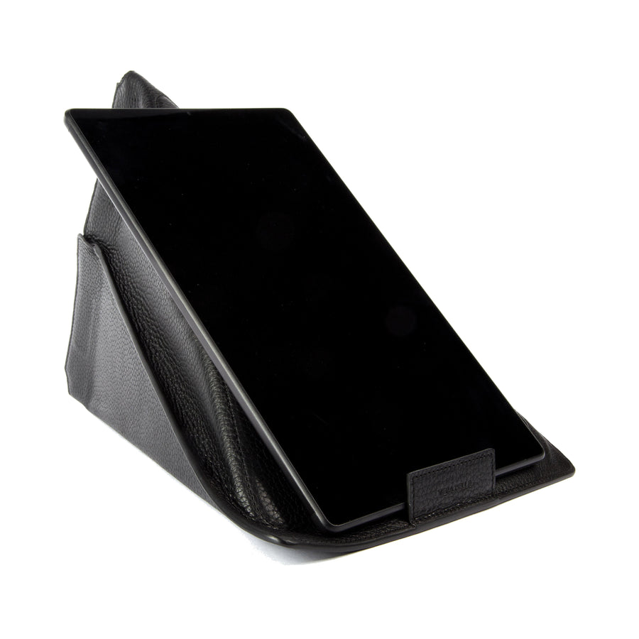 K0031AB | Genuine Leather, full grain, dollar grain Modular Tablet Case/Support. Black color. Closure with magnets. Dimensions: 22 x 31 cm. Packaging: Tnt bag.