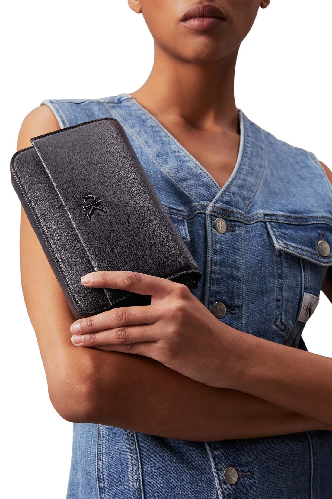 Black faux-leather women's wallet bag with chain shoulder strap and front monogram plaque — view 9