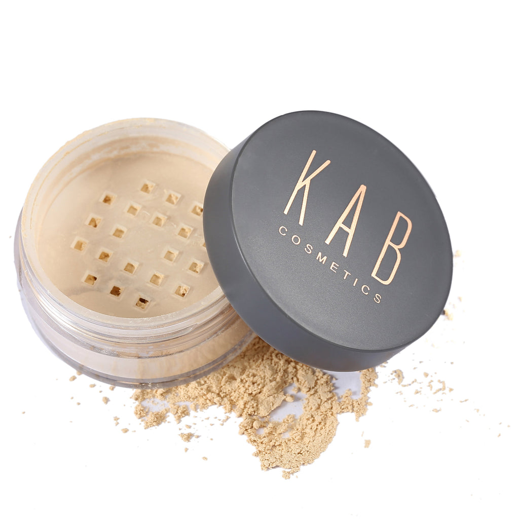 Loose lightweight makeup setting powder in translucent shade for a flawless matte finish