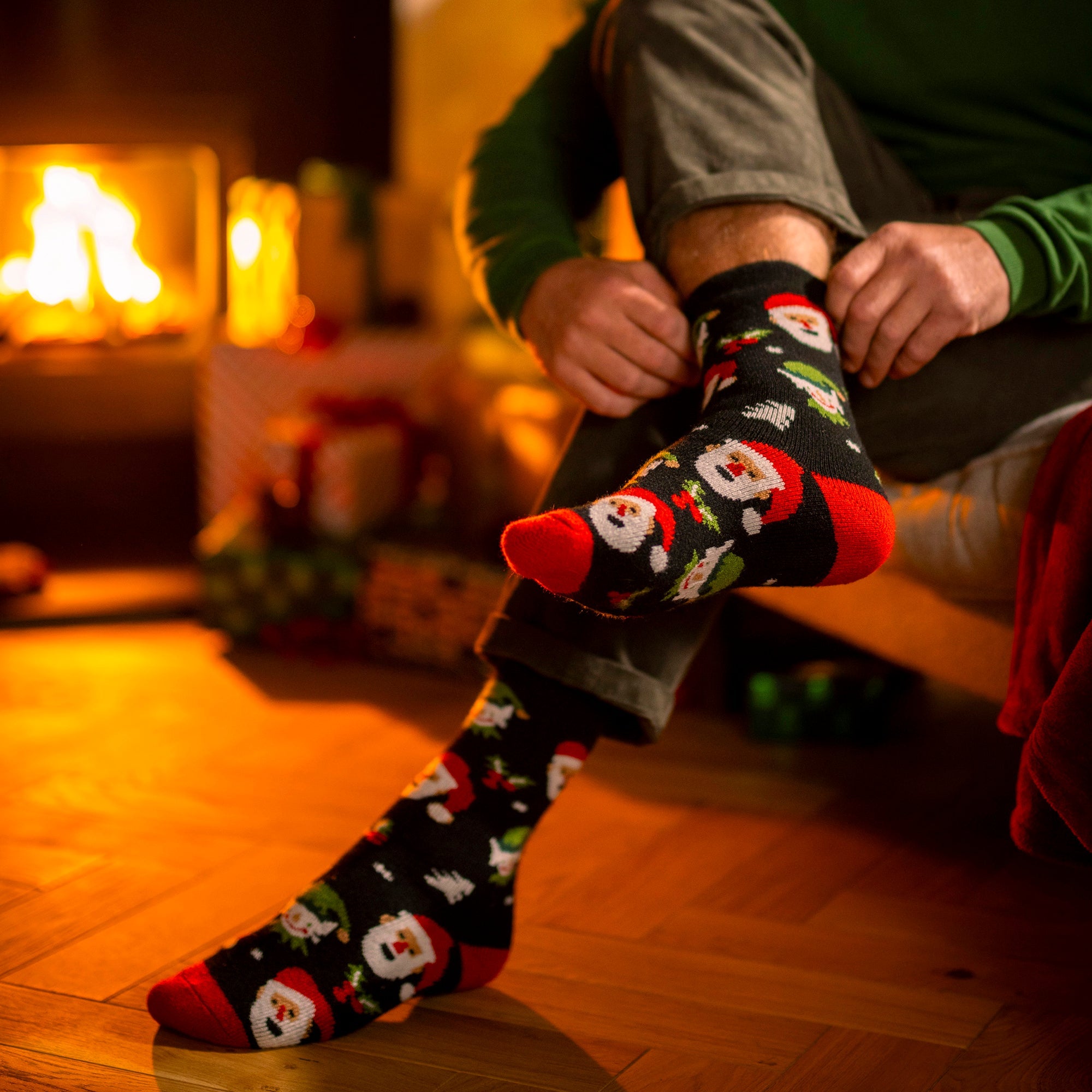 Men's thermal lite Christmas novelty socks featuring festive winter knit patterns in a breathable cozy fabric — view 3