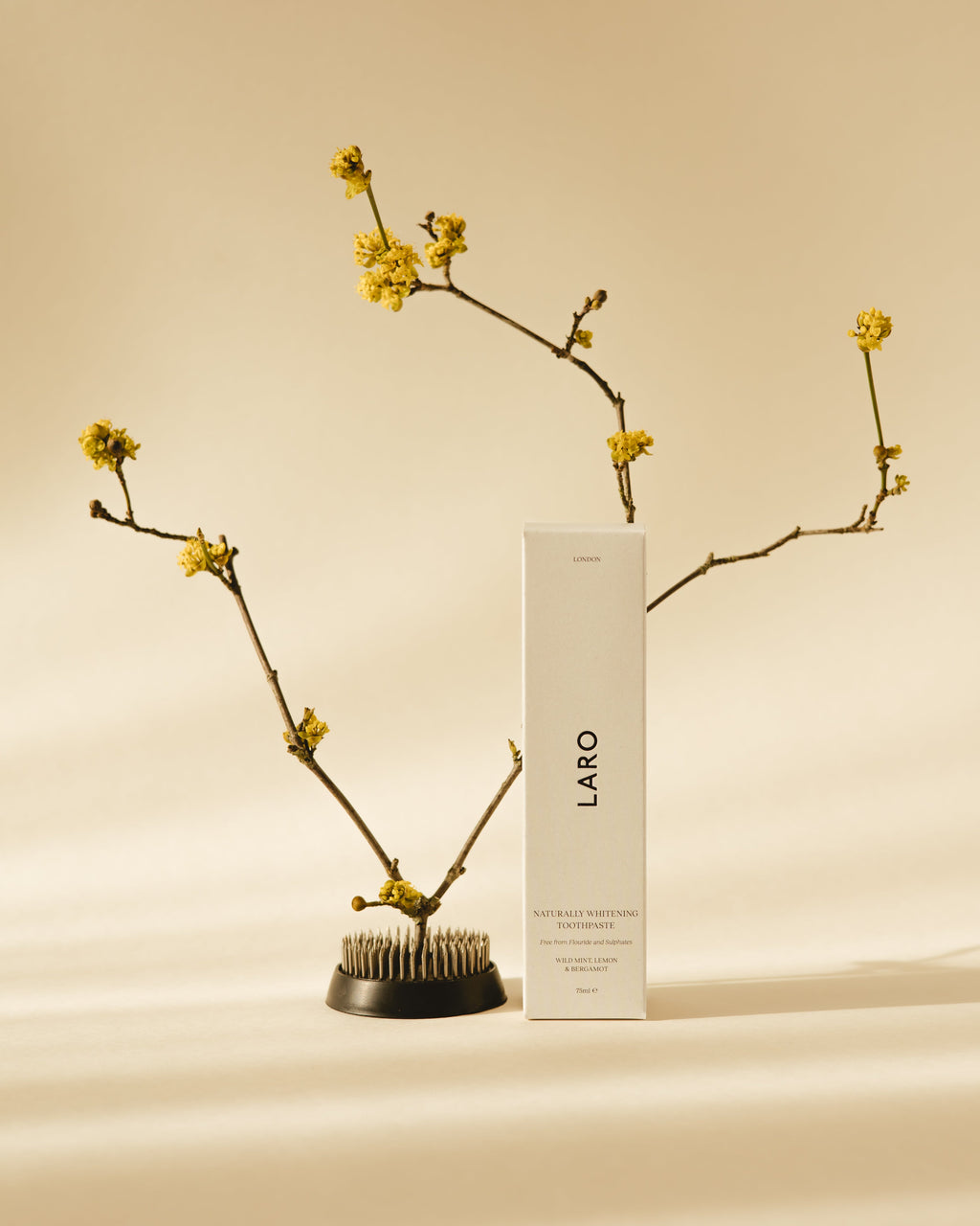 Naturally whitening toothpaste in a fully recyclable aluminum tube with natural mint and lemon flavor. — view 2