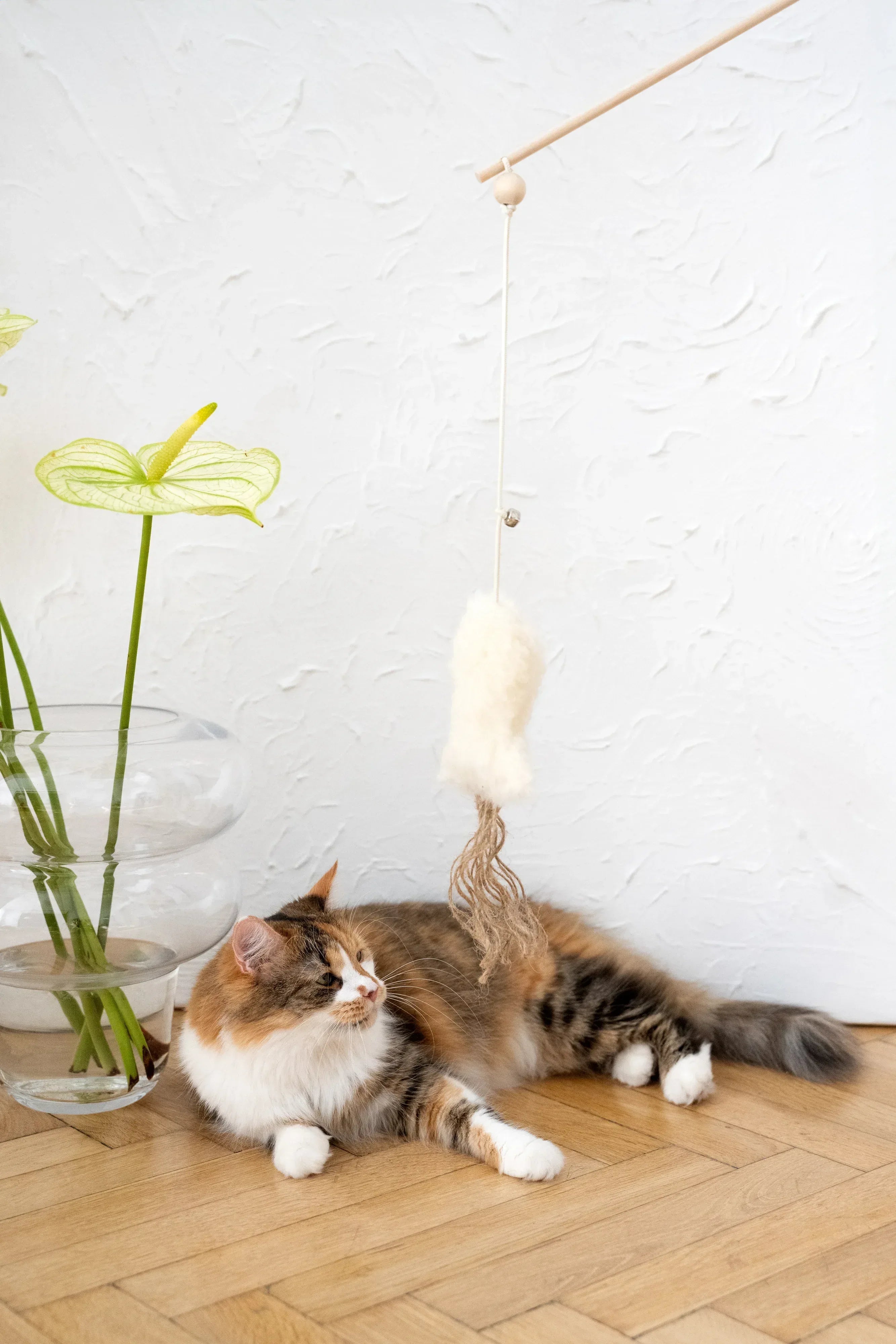 Natural woolen cat toy fish with wooden stick, jute string, metal bell, and feathers — view 2