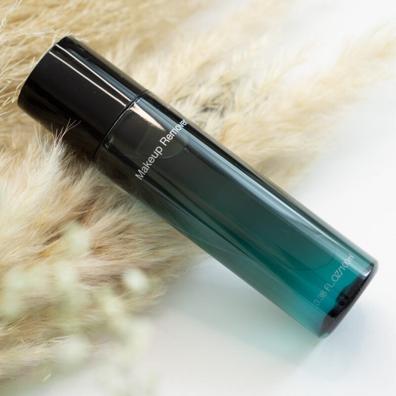 Gentle dual-phase lip and eye makeup remover in a 100ml recyclable bottle for sensitive skin — view 4