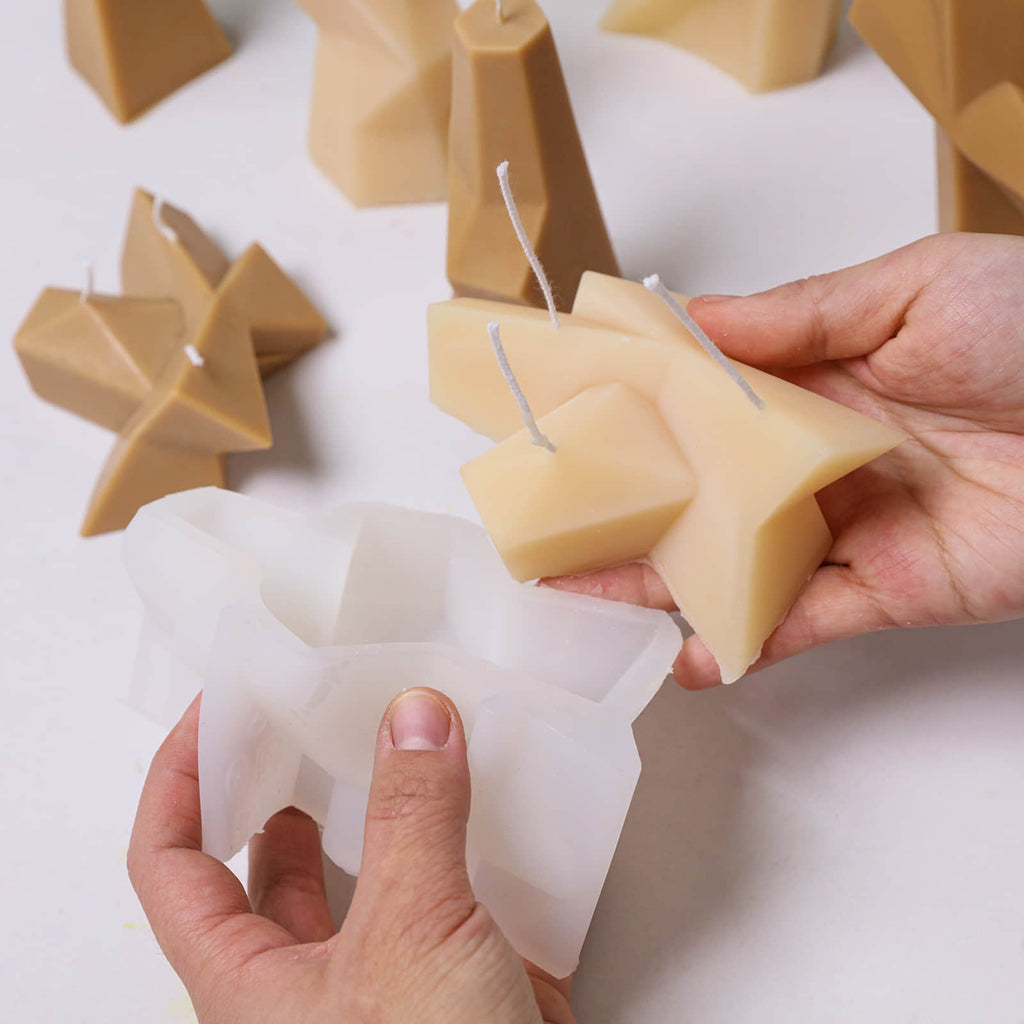 Geometric silicone candle mold from the Dobraduras series for seamless structural wax casting — view 3