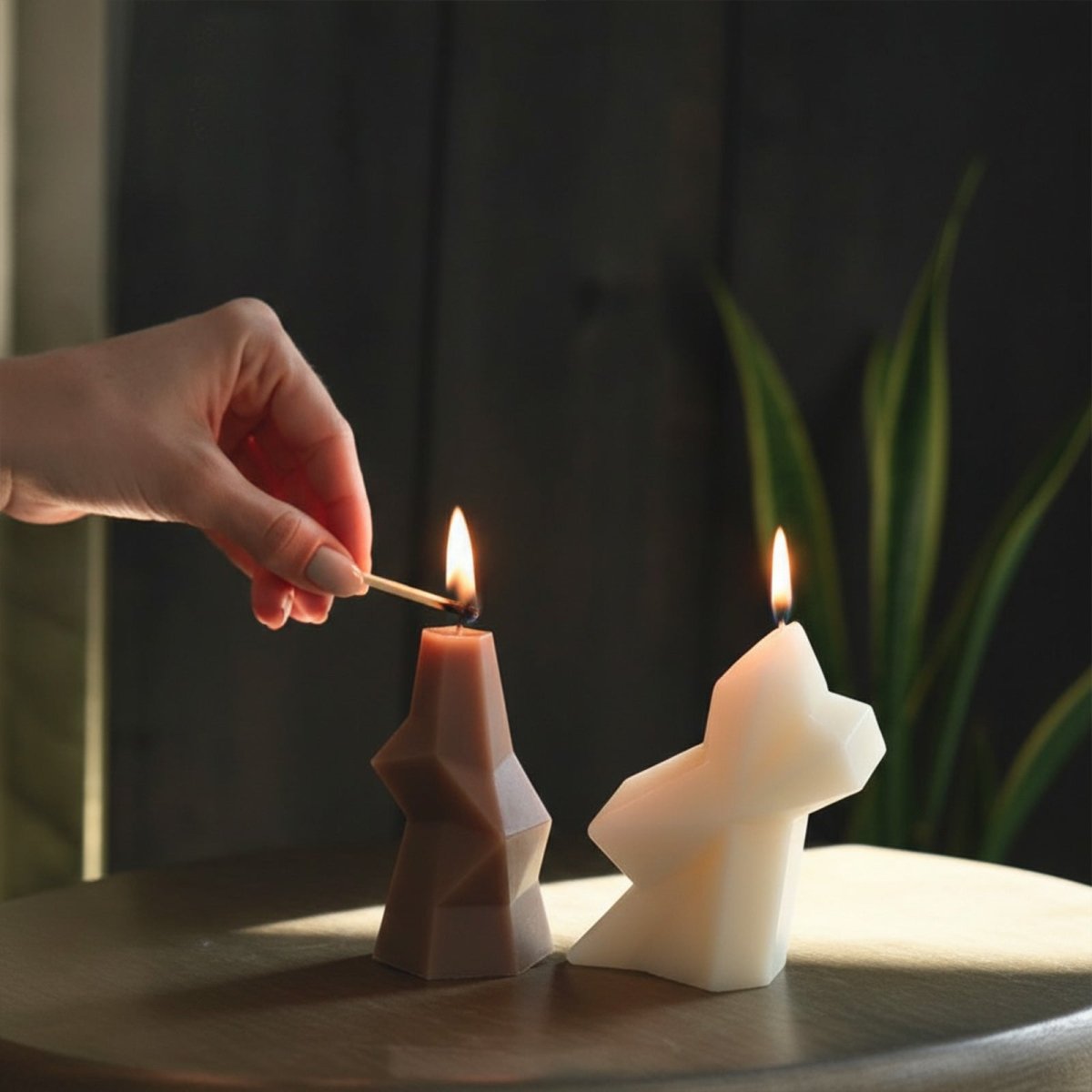Geometric silicone candle mold from the Dobraduras series for seamless structural wax casting — view 5