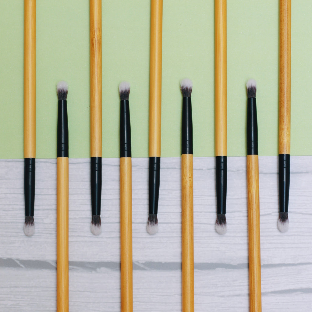 Precision detailing makeup brush with a bamboo handle and soft synthetic bristles for easy highlighting — view 3