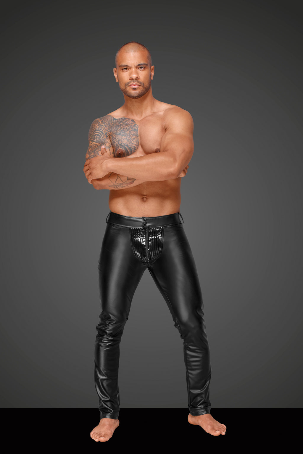 Black high-shine powerwetlook men's trousers with smooth PVC front pleats and back pockets. — view 4