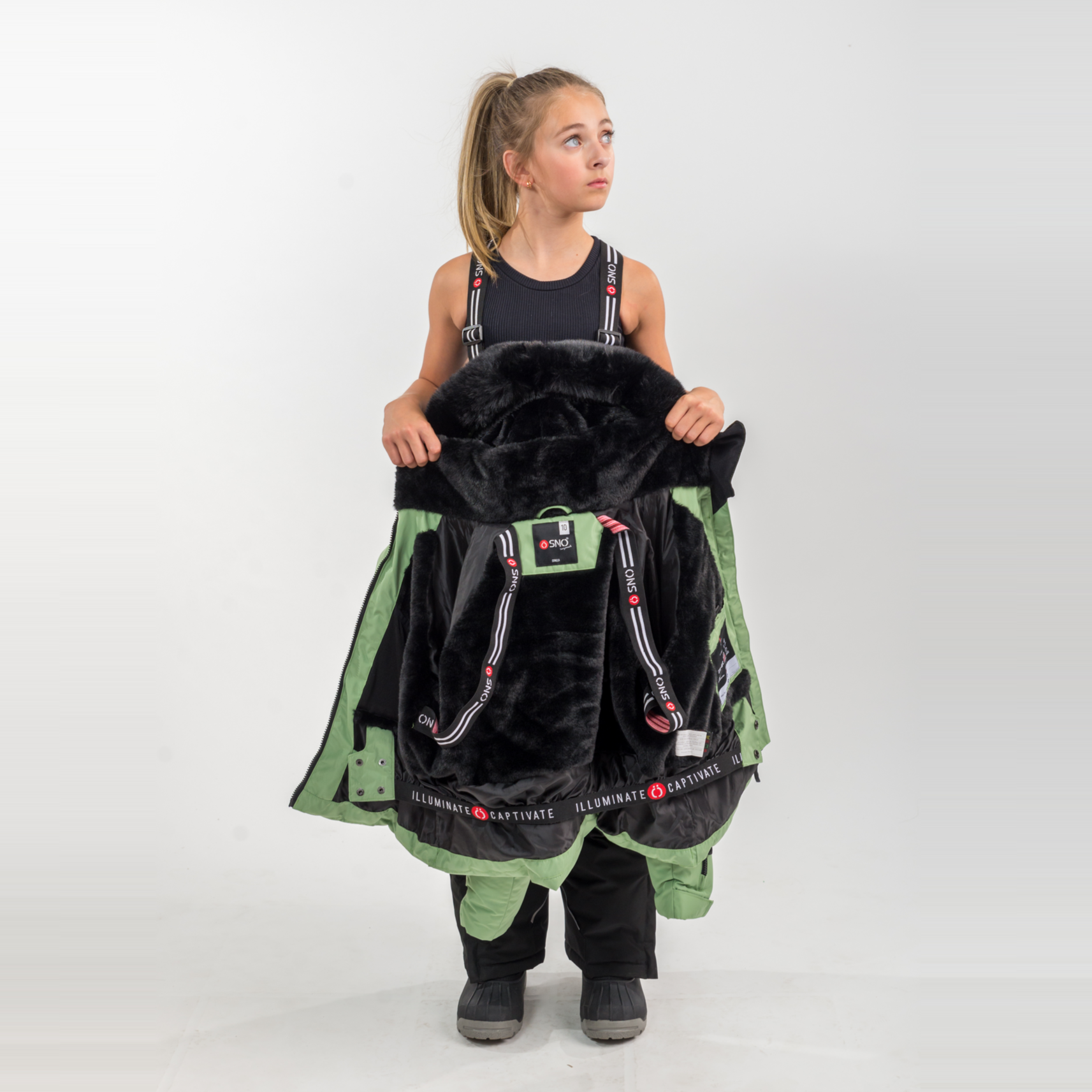 Green girls cropped ski jacket and snow pants winter set with black fur hood — view 3