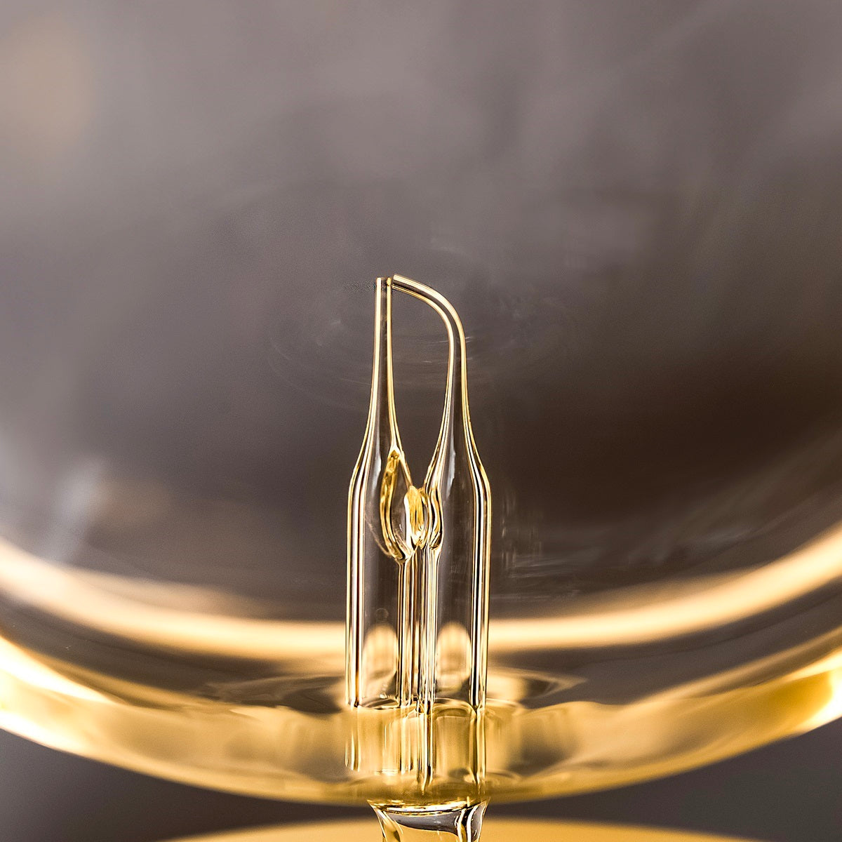 Luna waterless essential oil diffuser with ambient ring light and elegant eco-friendly compact design — view 4
