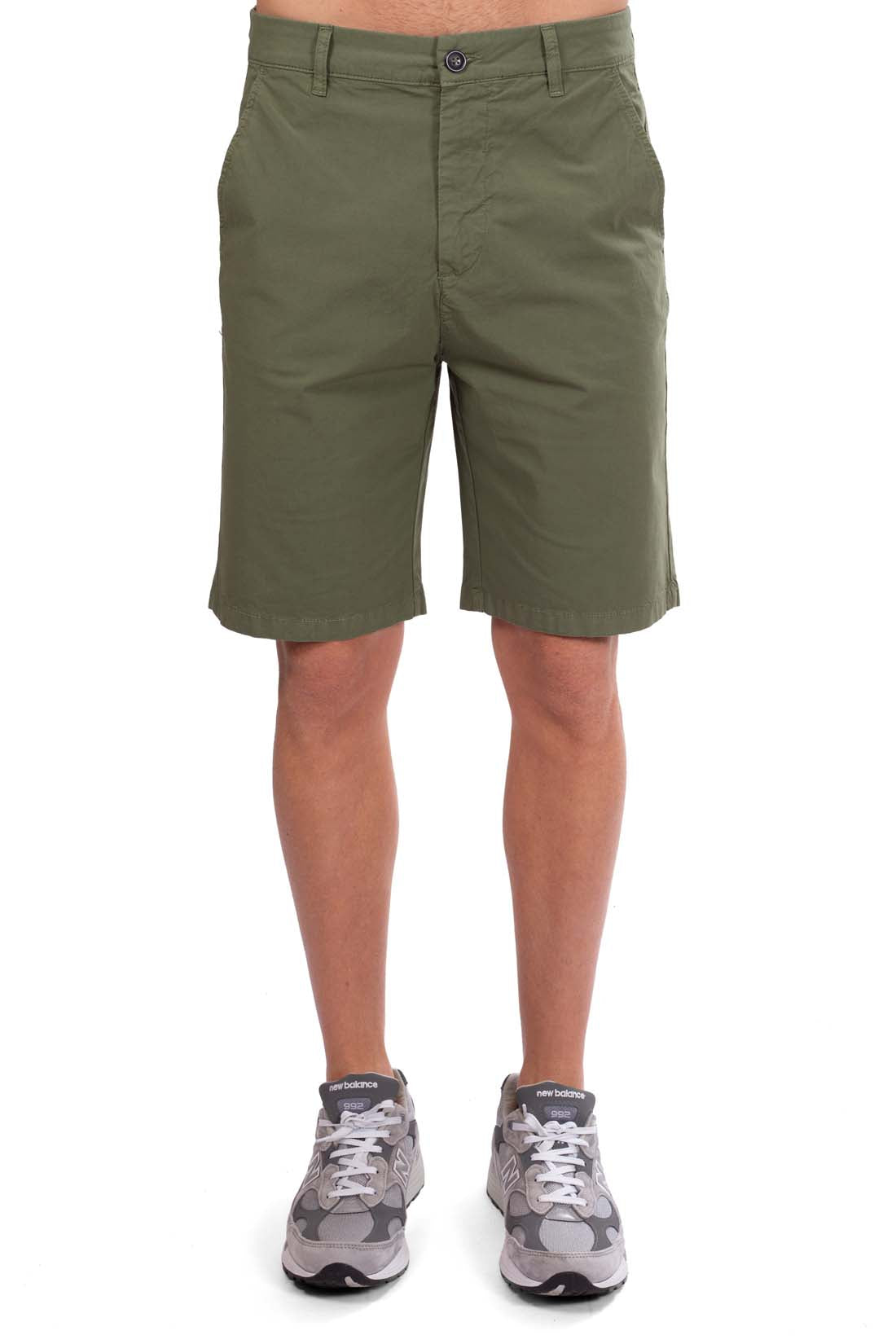 Men's navy blue stretch cotton chino Bermuda shorts with back pockets and embroidered logo. — view 8