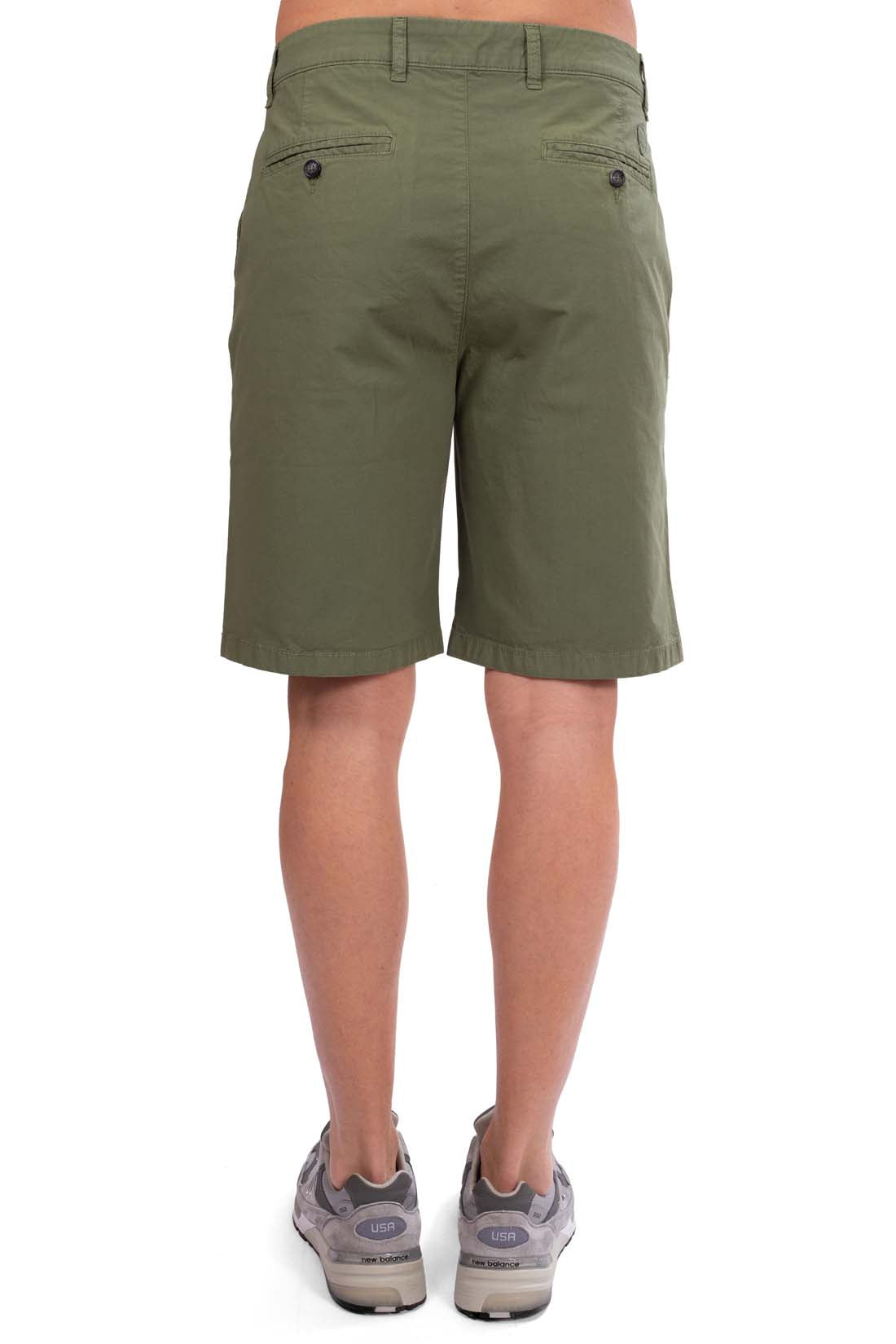 Men's navy blue stretch cotton chino Bermuda shorts with back pockets and embroidered logo. — view 13