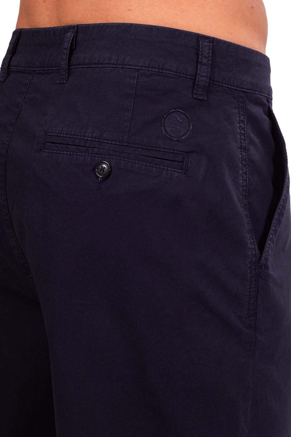 Men's navy blue stretch cotton chino Bermuda shorts with back pockets and embroidered logo. — view 27