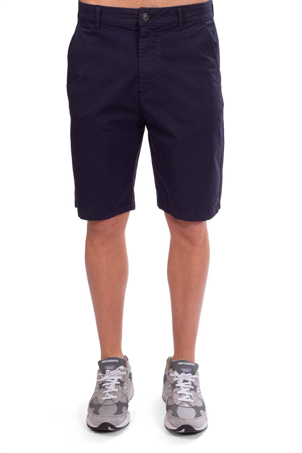 Men's navy blue stretch cotton chino Bermuda shorts with back pockets and embroidered logo. — view 23