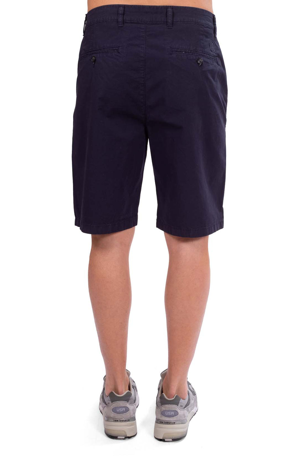 Men's navy blue stretch cotton chino Bermuda shorts with back pockets and embroidered logo. — view 22