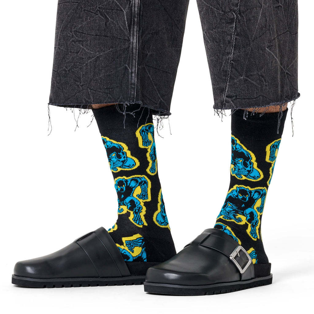 Mens Marvel Black Panther crew socks made of organic cotton featuring black superhero design elements — view 3