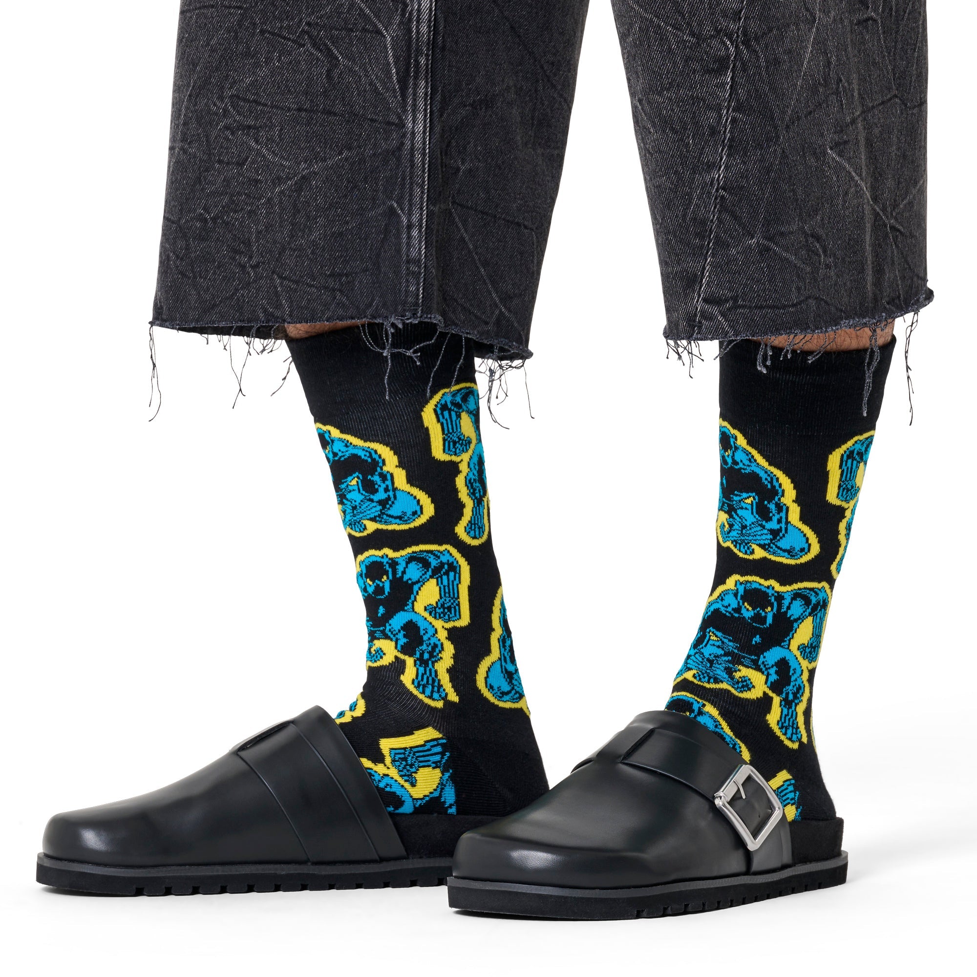 Mens Marvel Black Panther crew socks made of organic cotton featuring black superhero design elements — view 3