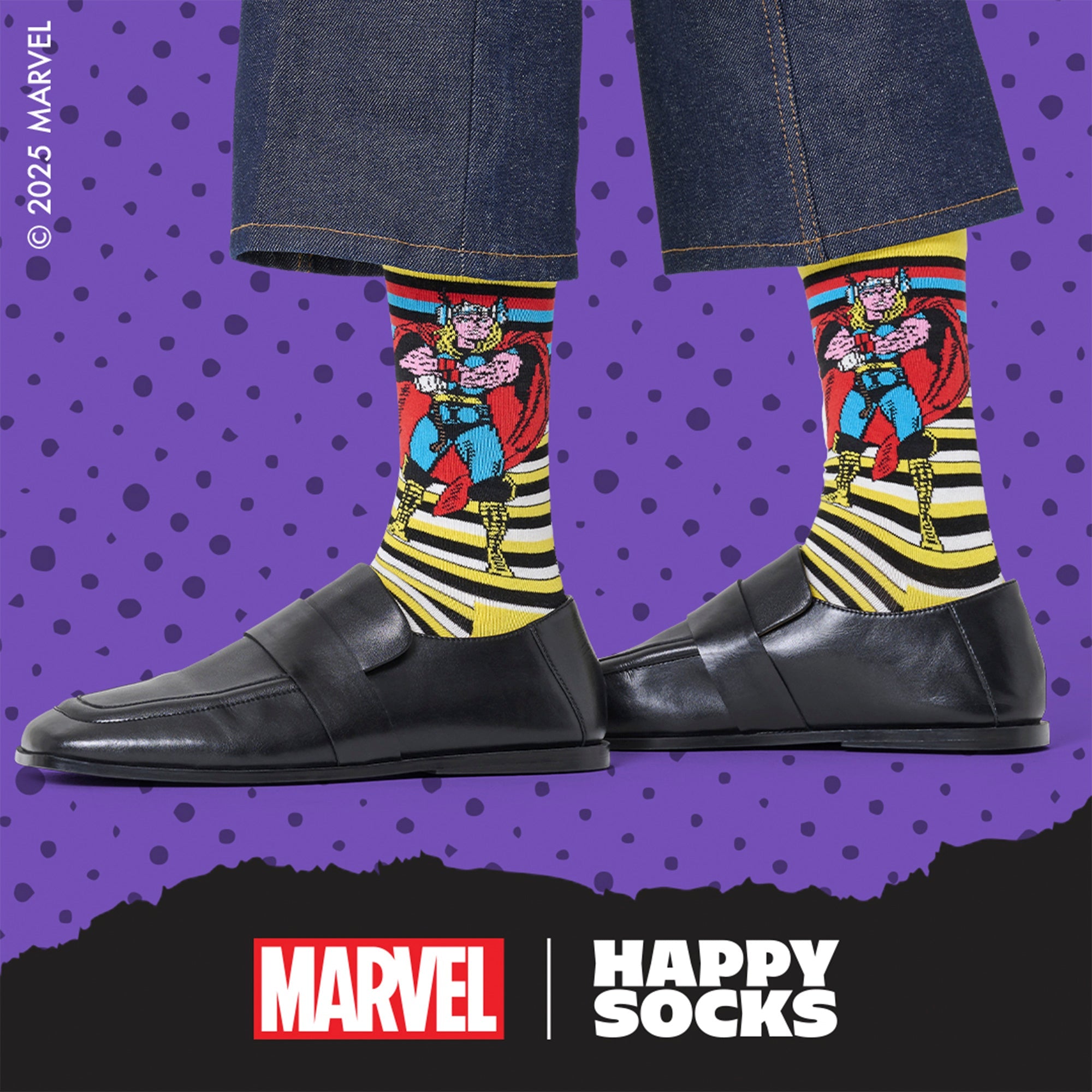 Mens Marvel Thor novelty crew socks in organic cotton featuring a bold superhero graphic design. — view 4