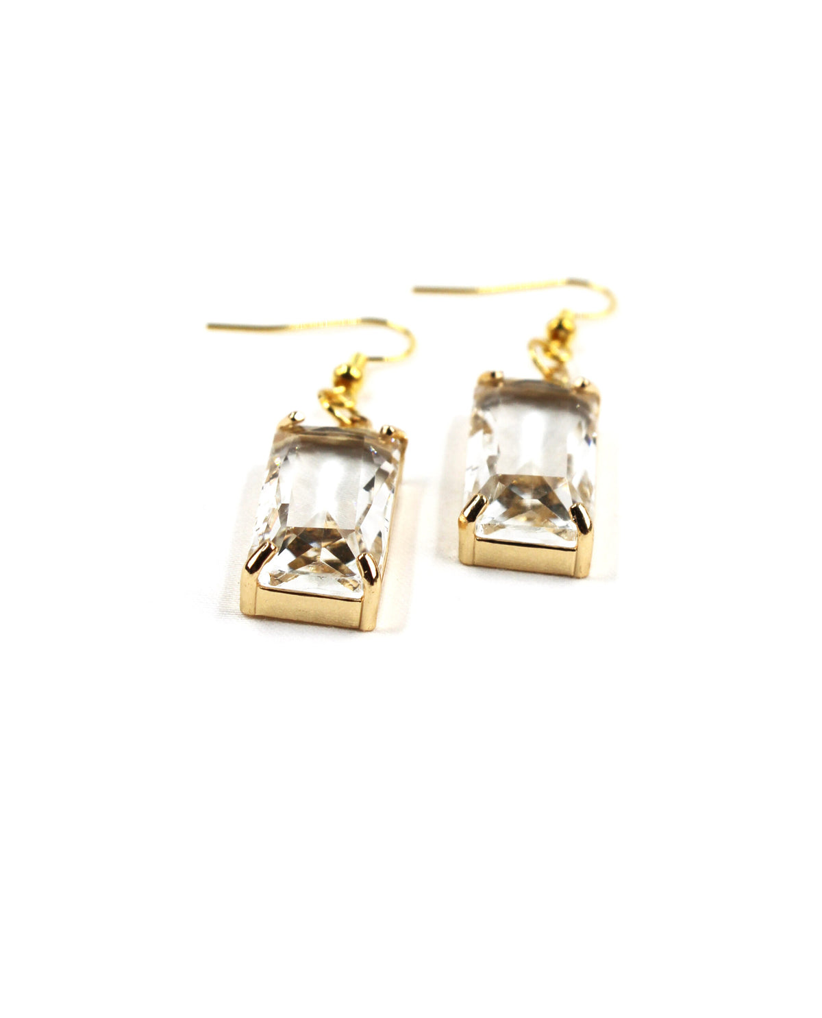 Pendientes dorados con cristal rectangular transparente-1