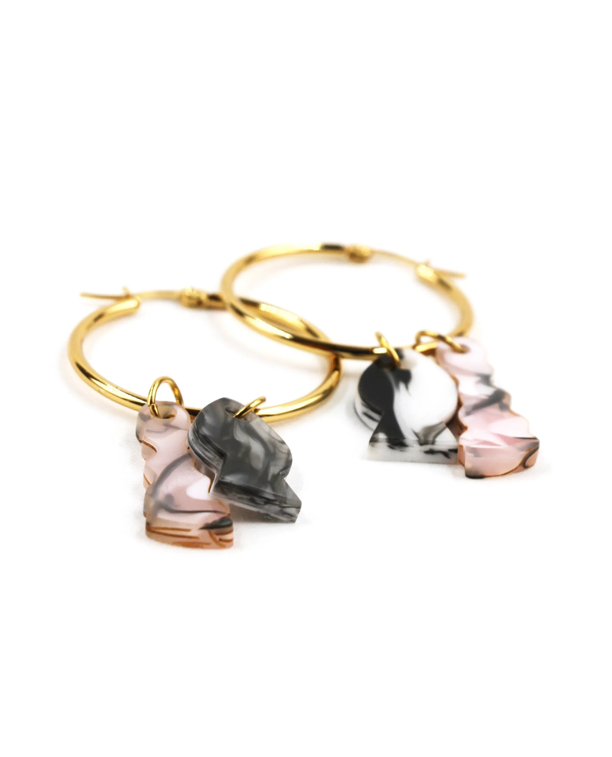 Pendientes de aro dorados con colgantes marmolados-2