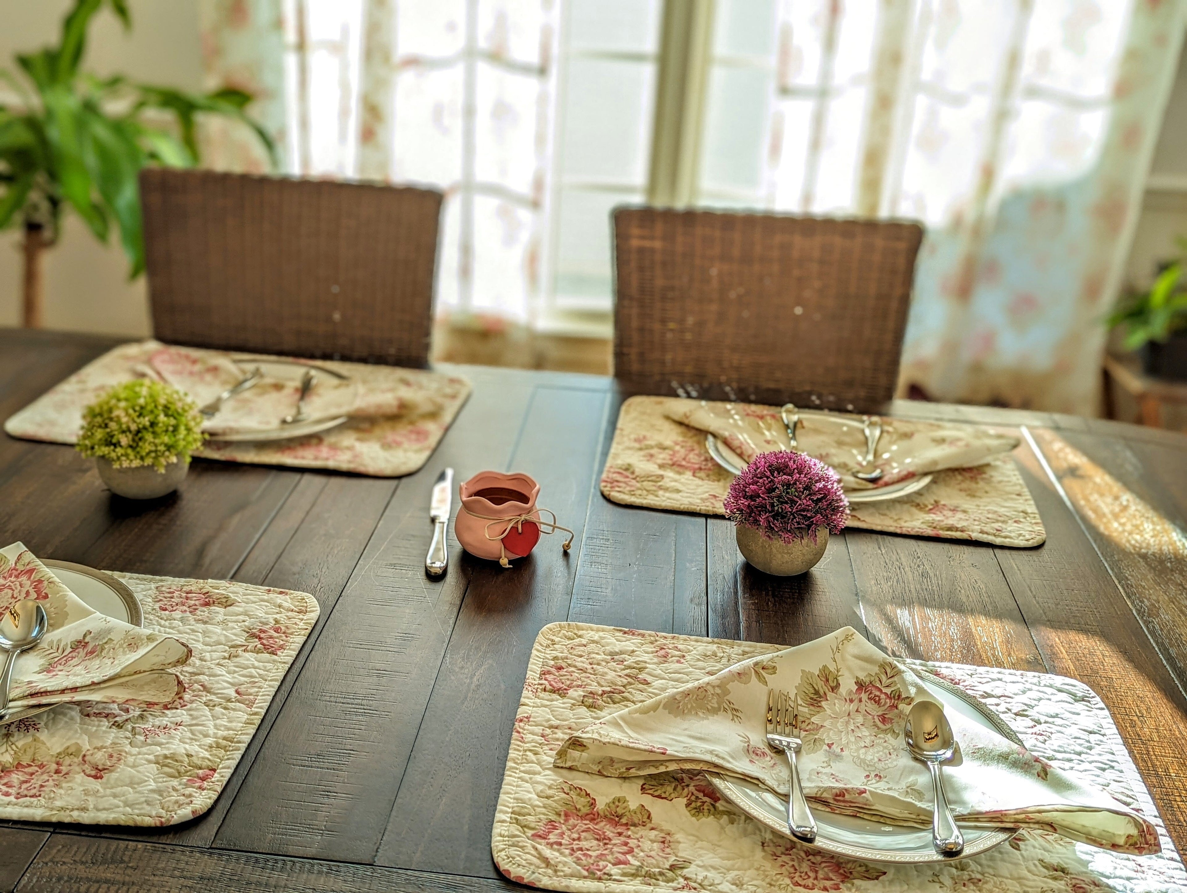 Set of four vintage mint floral cotton dining napkins with pink rose patterns — view 4