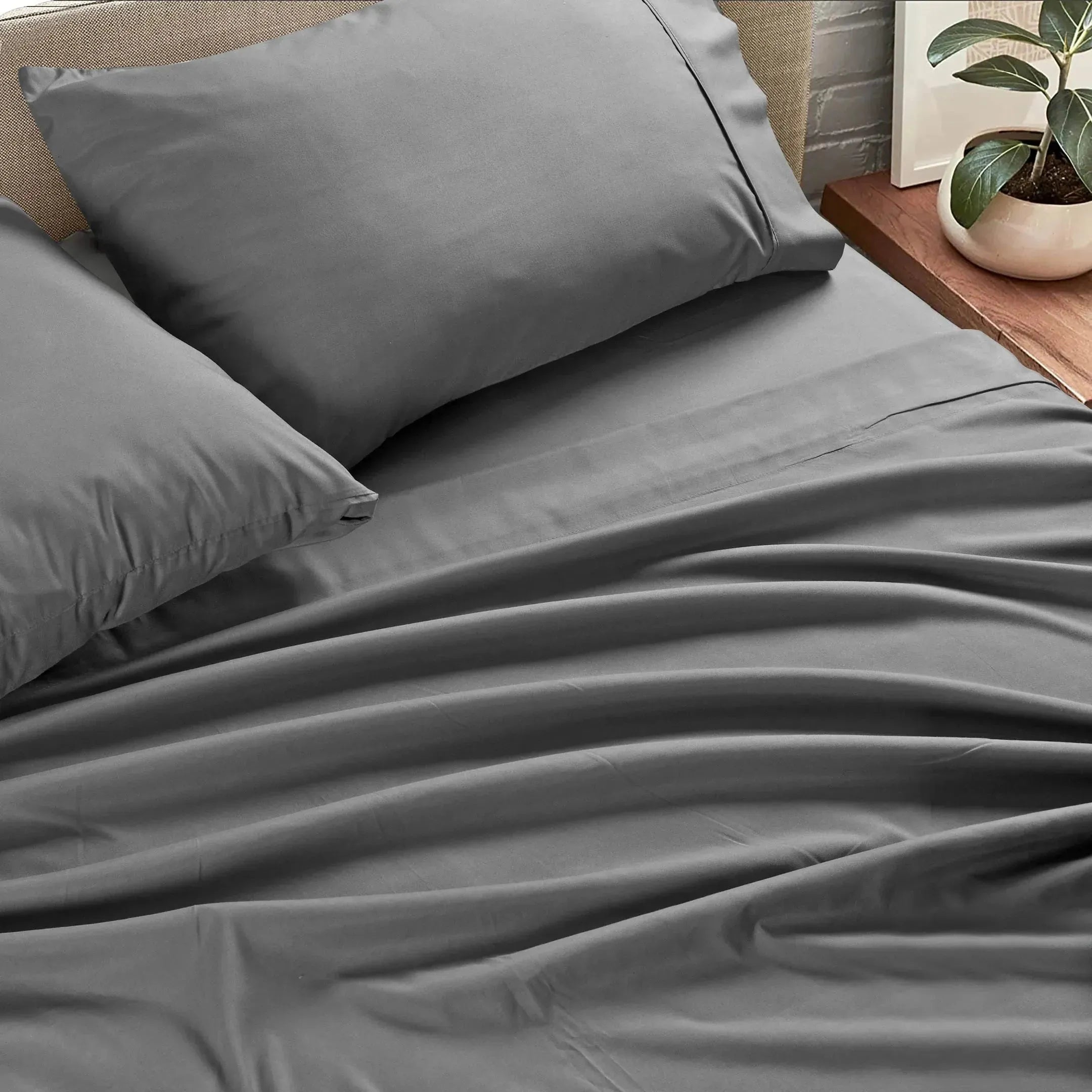 Plain microfiber sheet set in solid colors featuring a flat sheet fitted sheet and pillowcases — view 3