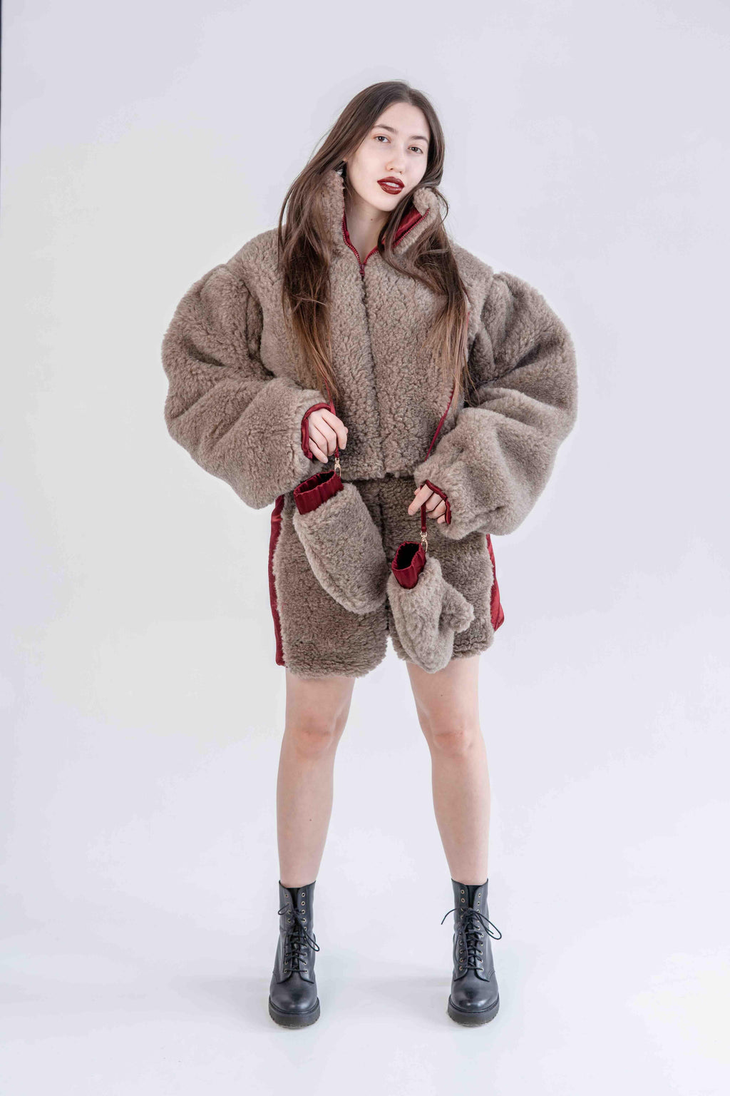 Beige structured wool mini skirt with bold front zipper and burgundy silk cotton insets. — view 3