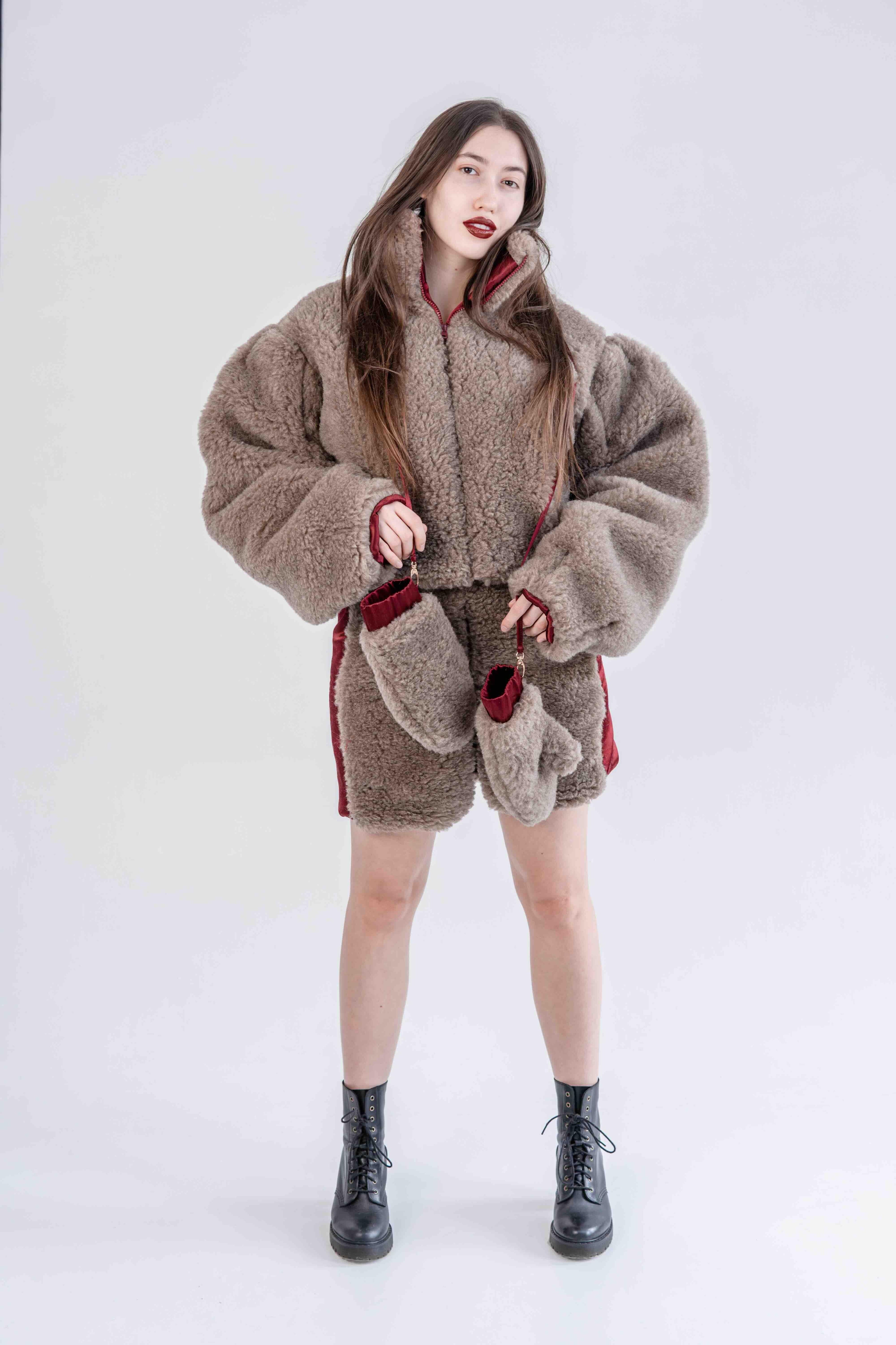 Beige structured wool mini skirt with bold front zipper and burgundy silk cotton insets. — view 3
