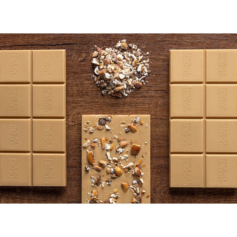 República del Cacao Ecuador 33 percent white chocolate couverture with roasted corn for premium baking. — view 3
