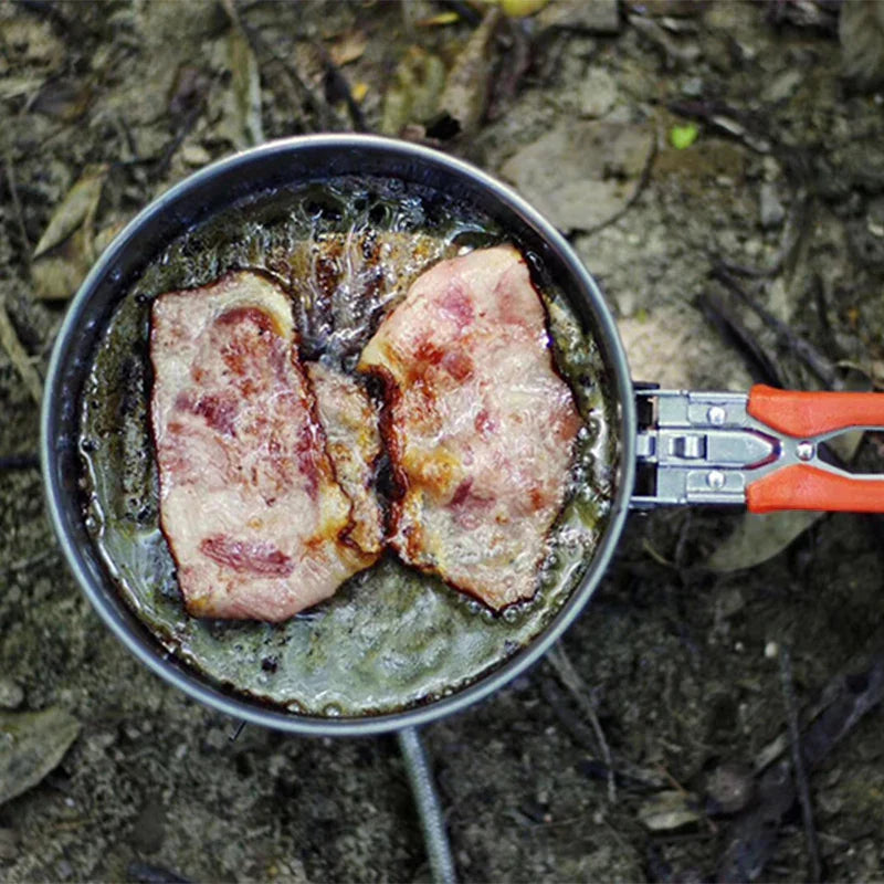 Ultralight 0.9L camping frying pan with folding handle, made of hard-anodized aluminum. — view 2