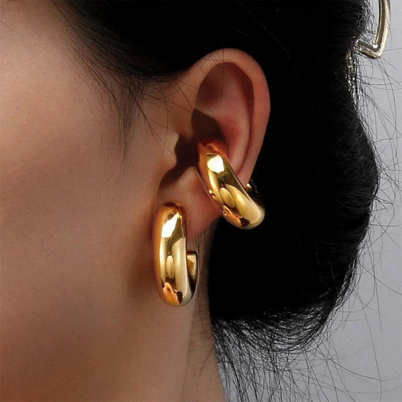 Smooth C-shape clip earrings in gold and silver colors mimicking a cartilage piercing cuff — view 3