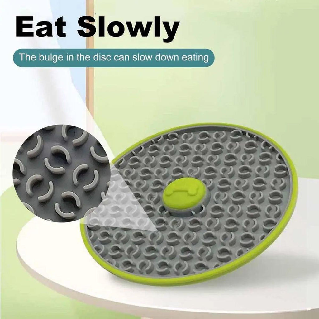 Round textured TPR plastic slow feeder licking mat with strong suction cups for dogs and cats — view 4