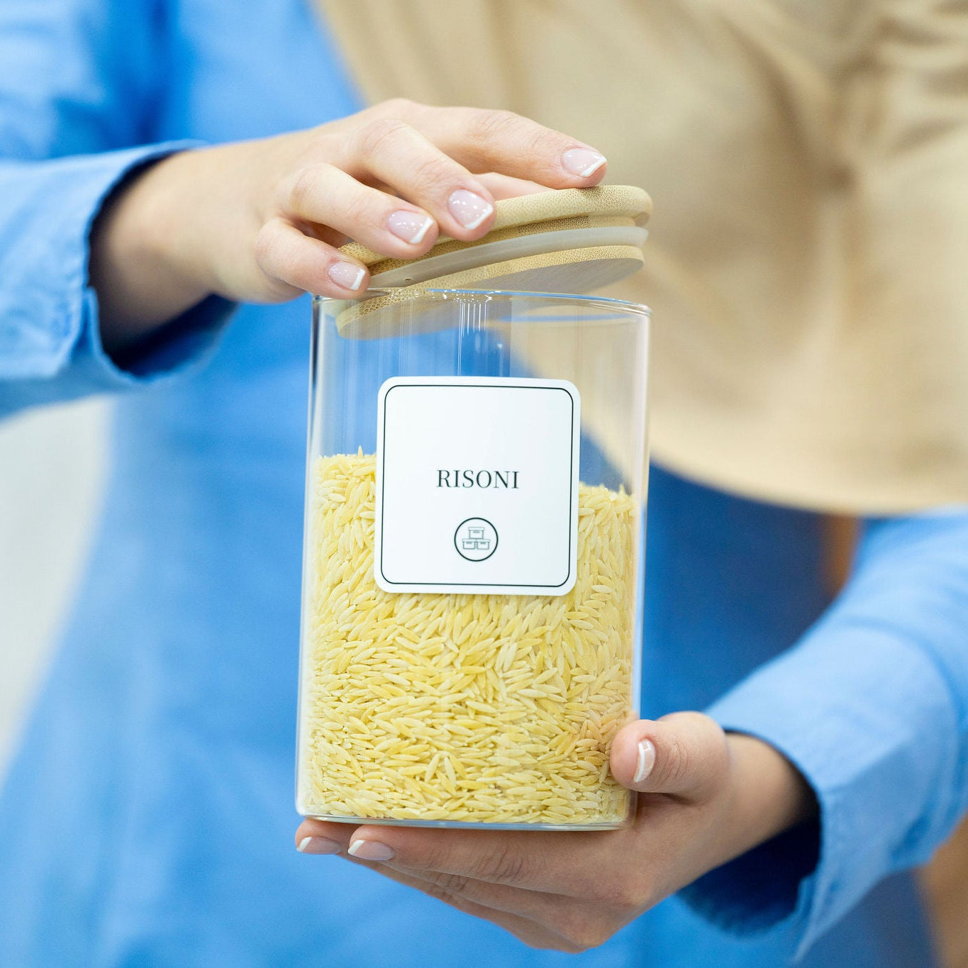 Round clear borosilicate glass storage jar with a natural bamboo airtight lid for pantry organisation. — view 5