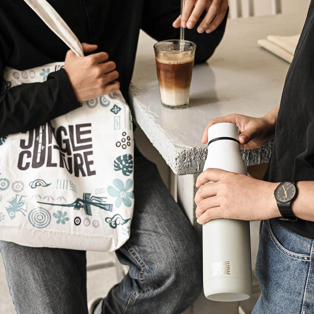 Foldable reusable canvas tote bag with long shoulder straps made of sustainable organic cotton blend — view 3
