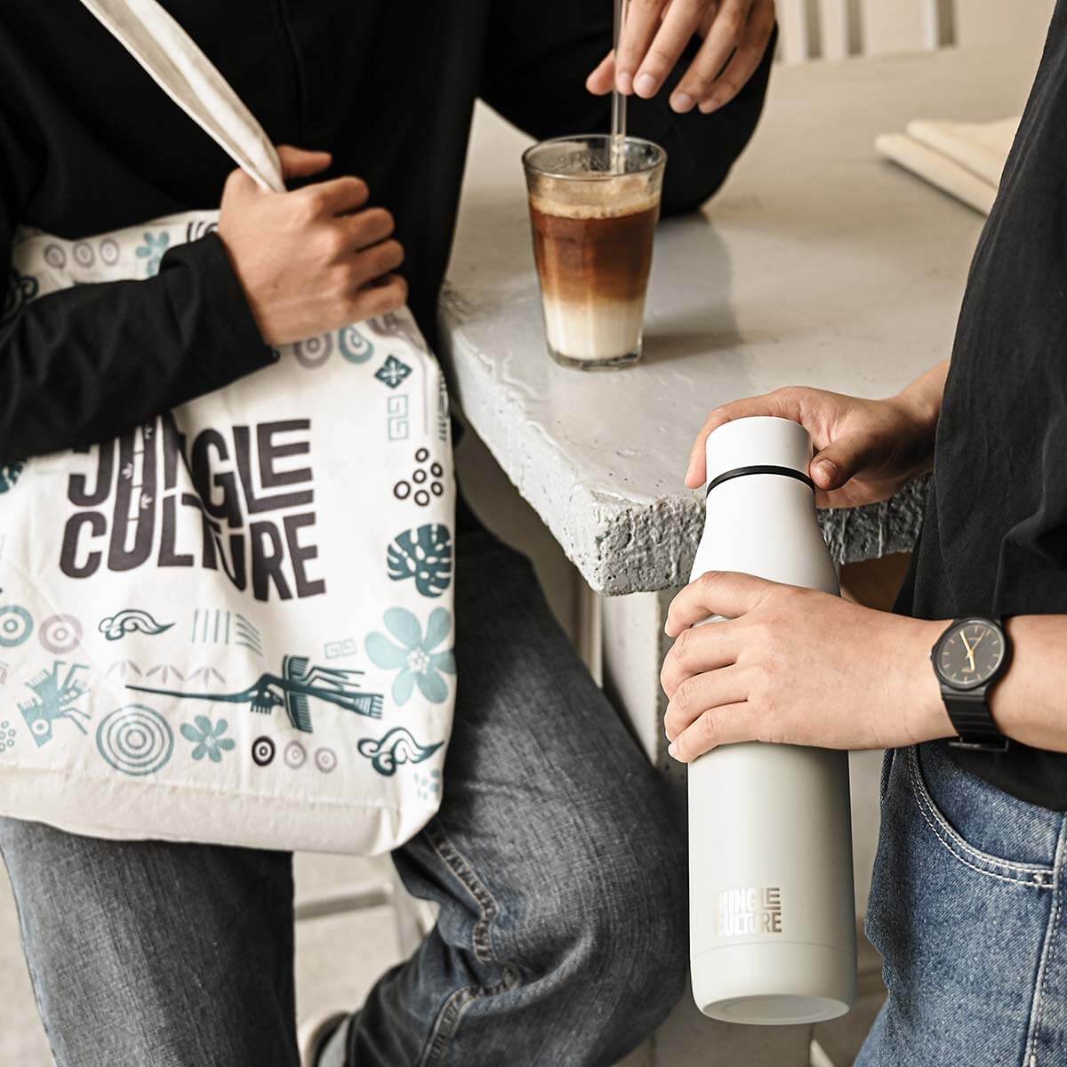 Foldable reusable canvas tote bag with long shoulder straps made of sustainable organic cotton blend — view 3